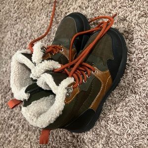 Kids hiking boots